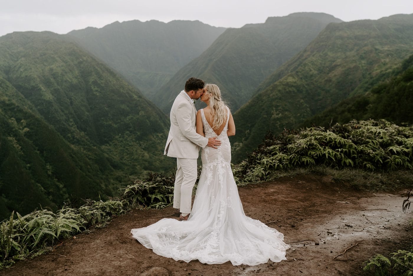 The Ultimate Maui Elopement Guide